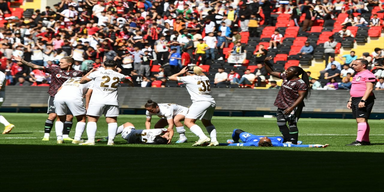 Turkcell Kadın Futbol Süper Ligi çeyrek finali oynandı.