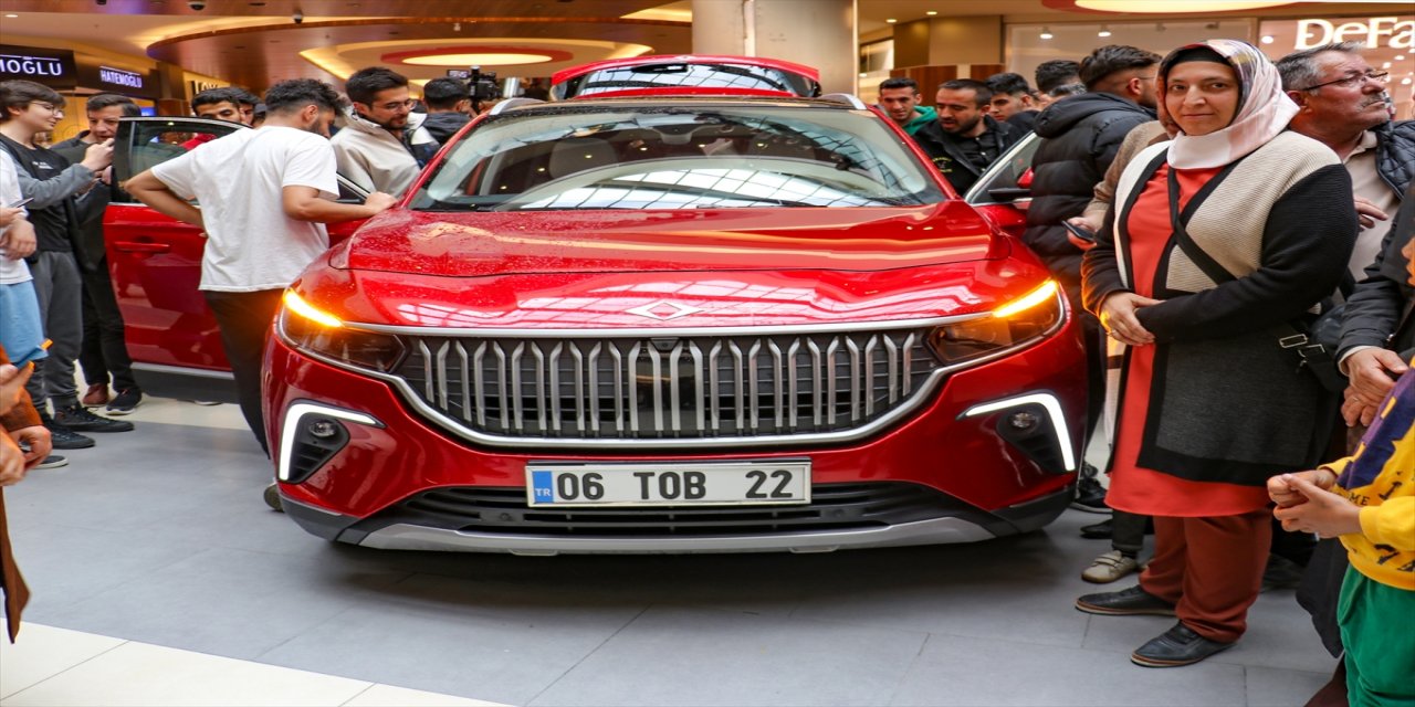 Türkiye'nin yerli otomobili Togg Malatya'da büyük ilgi topladı.