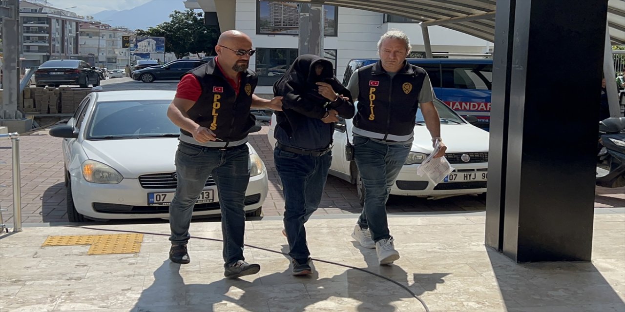 Alanya'da annesini öldürüp cesedini gardıroba saklayan zanlı tutuklandı