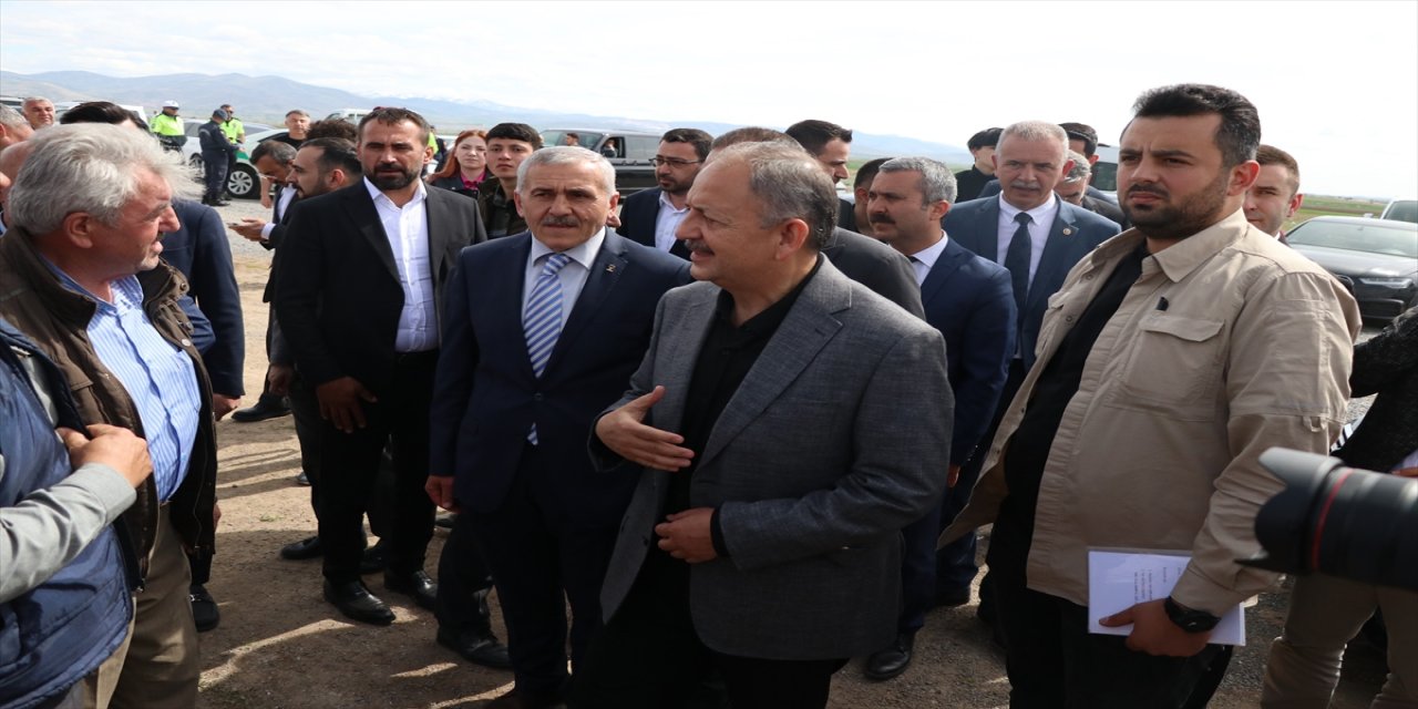 AK Parti'li Özhaseki Niğde'de inşa edilecek OSB alanını ziyaret etti.