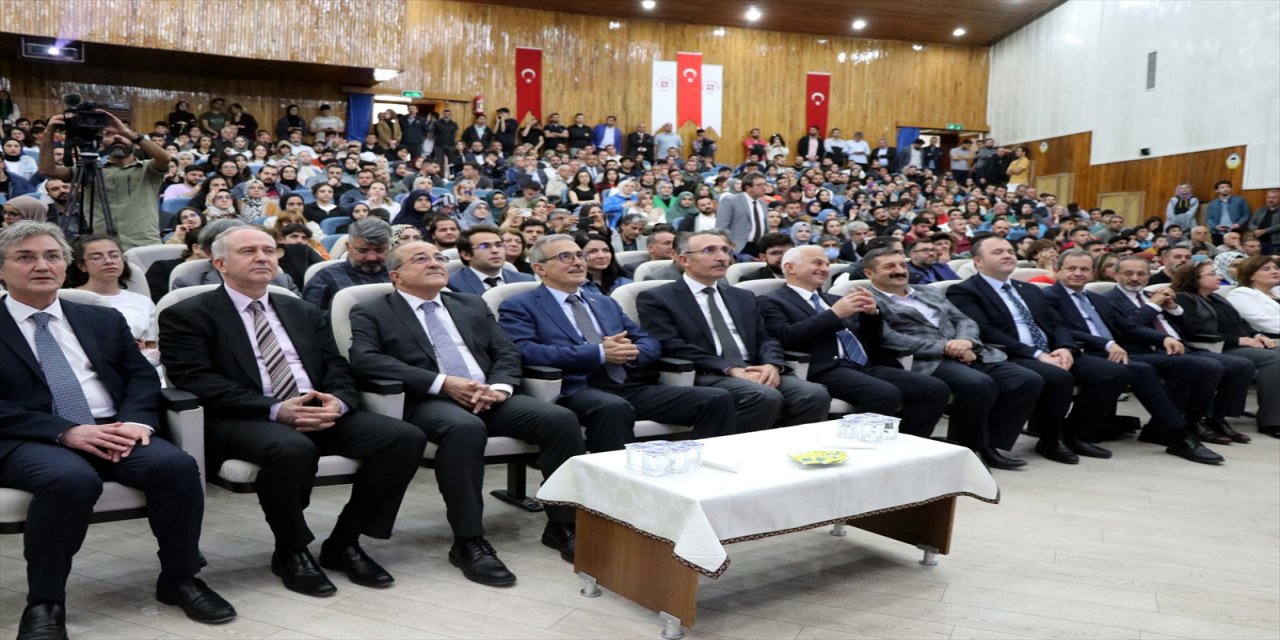 Cumhurbaşkanlığı Savunma Sanayii Başkanı Demir, Elazığ'da gençlerle buluştu: