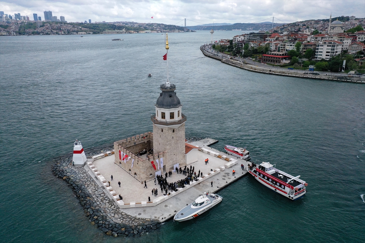 Bakan Ersoy, "Kız Kulesi, bu akşam 21.00'de açılıyor"