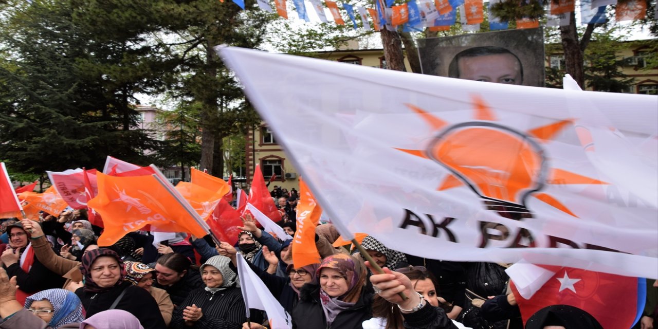 Bakan Dönmez Söğüt'te vatandaşlara seslendi: