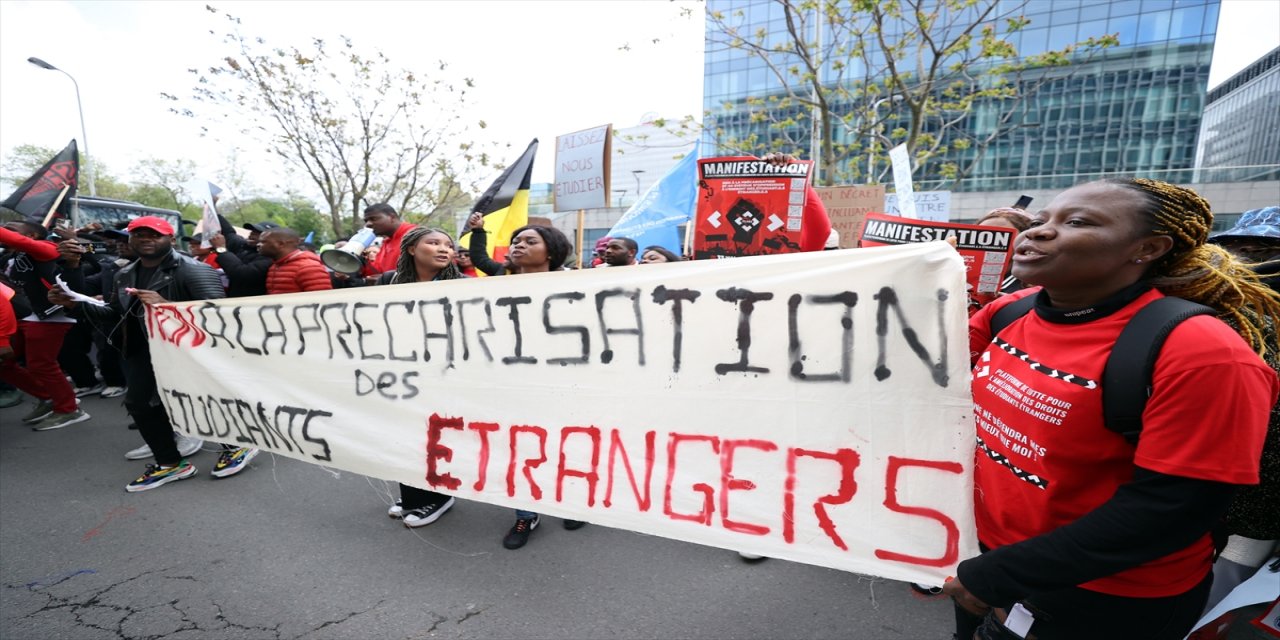 Afrikalı öğrencilerden Belçika'ya ayrımcılık protestosu yapıldı.