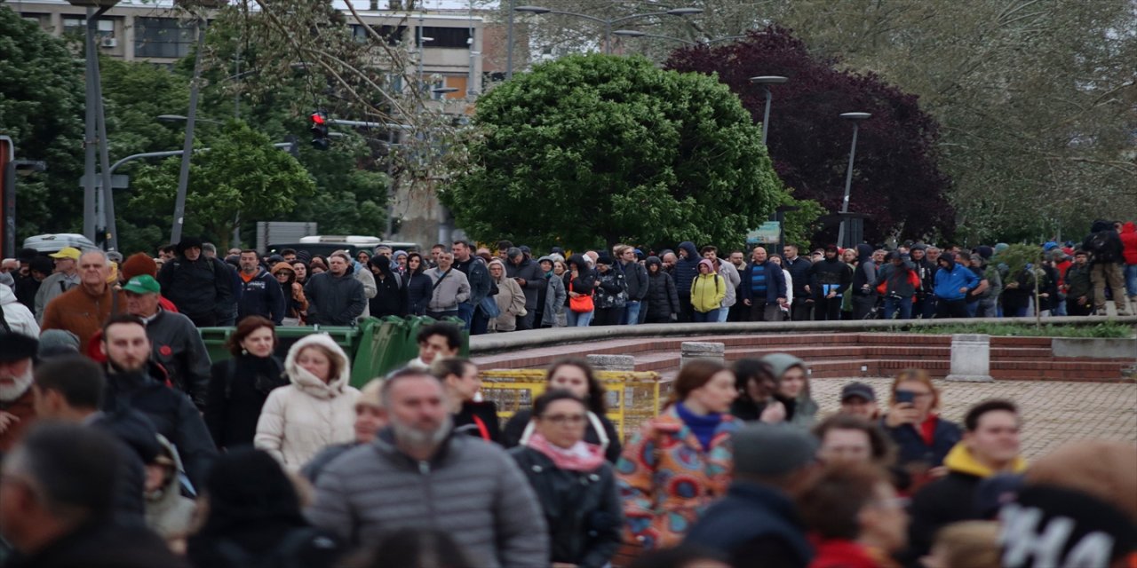 Sırbistan'da silahlı saldırılara tepki gösterisi