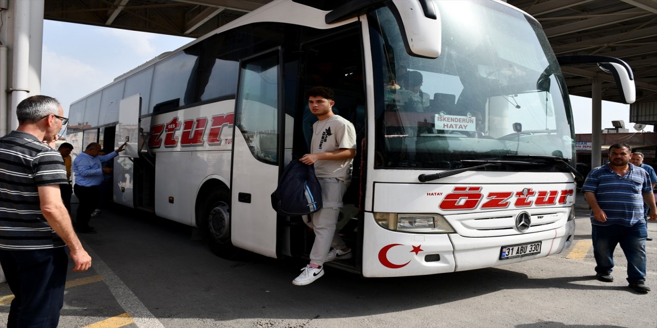 Depremler nedeniyle şehir dışına çıkan Hataylılar, seçim için kente dönüyor