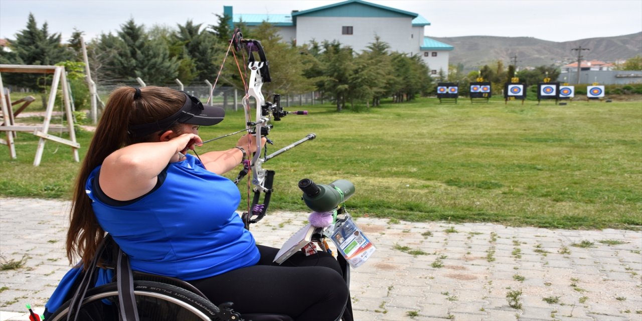 Paralimpik milli okçu zor günleri başarılarıyla aştı.