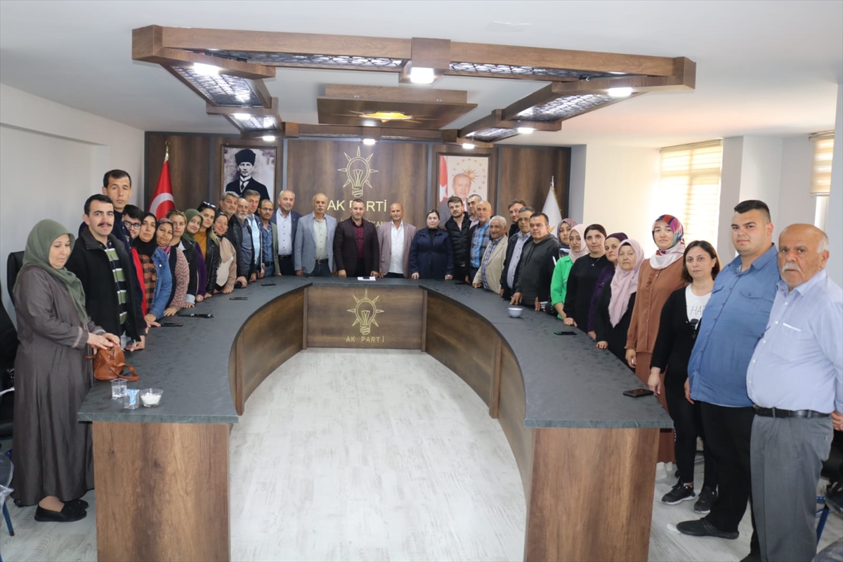 DEVA Partisi Çivril ilçe yönetimi istifa ederek AK Parti'ye katıldı