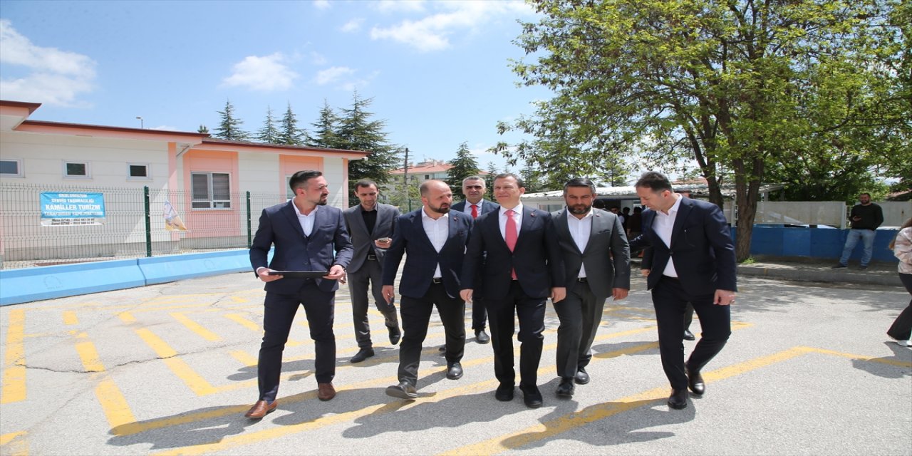 AK Parti Genel Sekreteri Fatih Şahin ve eski İçişleri Bakanı Abdülkadir Aksu oyunu kullandı