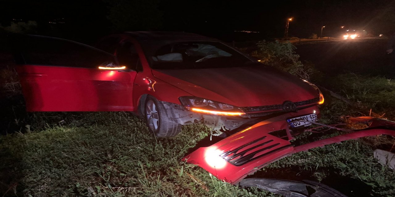 Tokat'ta kamyonet ile otomobilin çarpıştığı kazada 8 kişi yaralandı