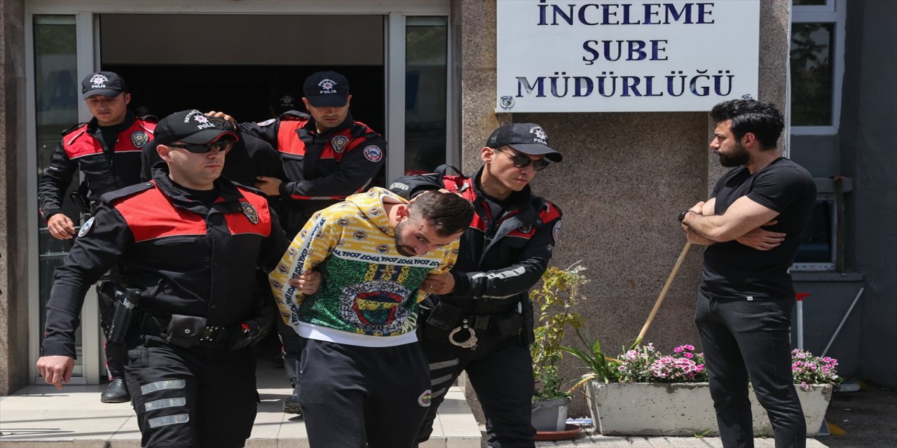 İzmir'de 5 kişinin öldüğü kavgaya ilişkin 7 kişi yakalandı.