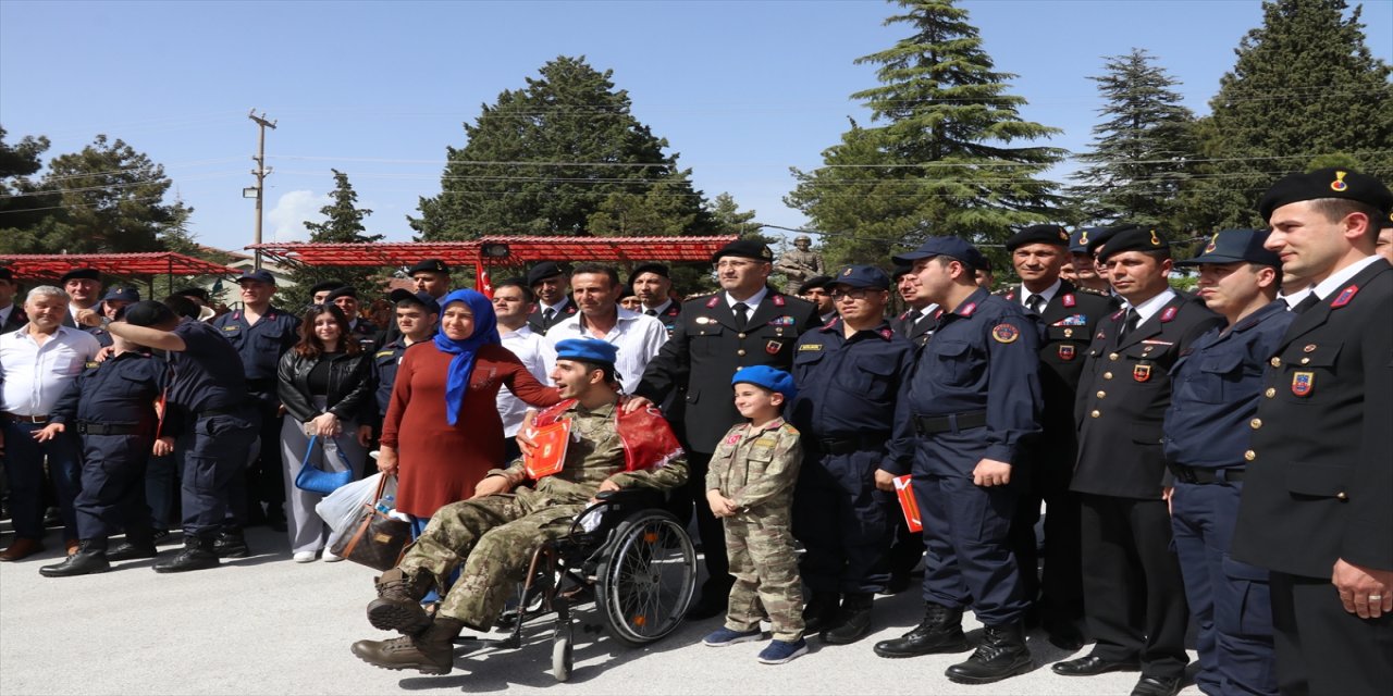 Burdur'da engelli gençlerin askerlik hayali gerçekleşti.