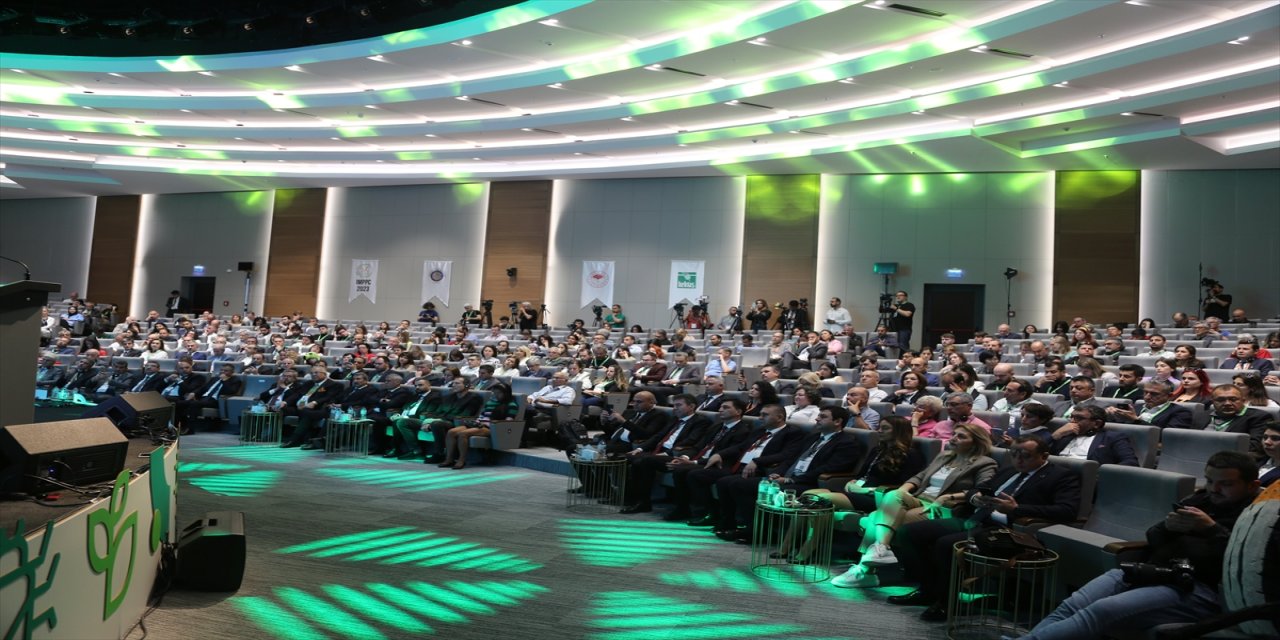 Uluslararası Moleküler Bitki Koruma Kongresi başladı.