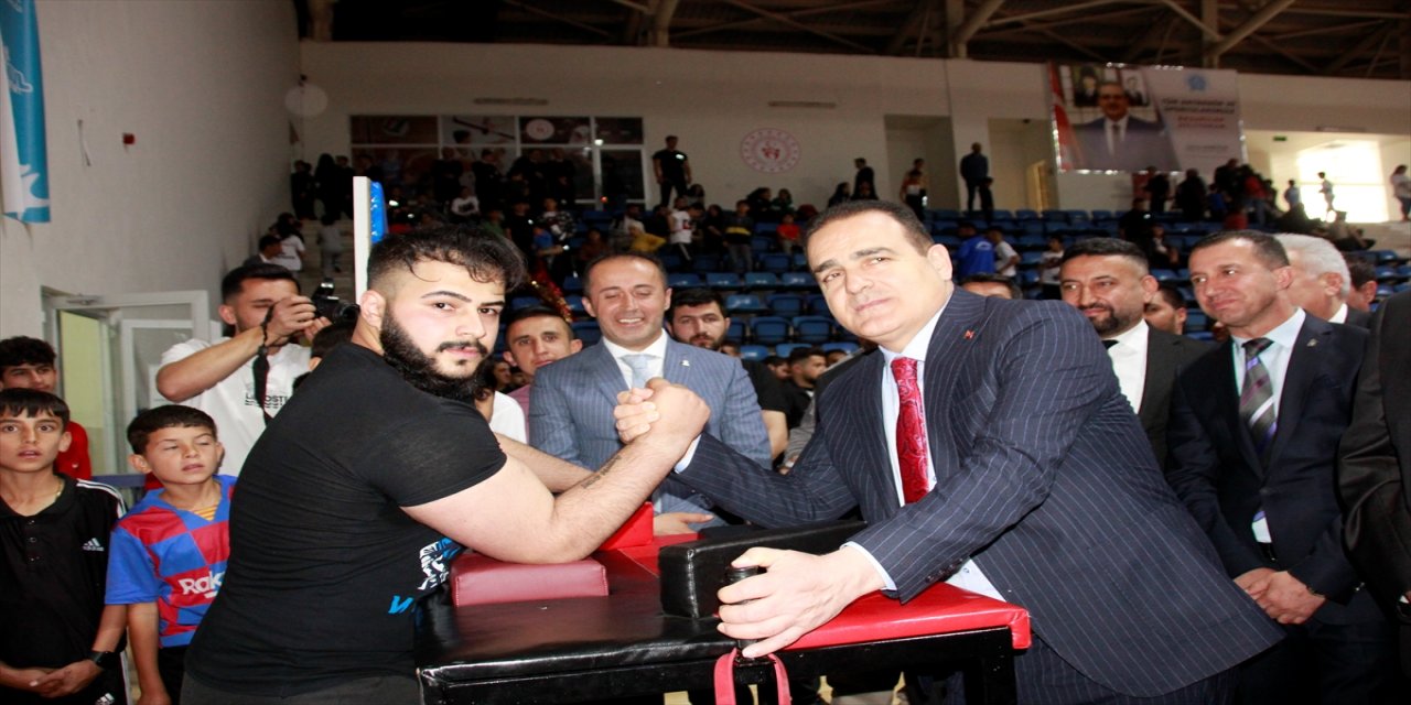 Van ve çevre illerde 19 Mayıs Atatürk'ü Anma, Gençlik ve Spor Bayramı kutlanıyor