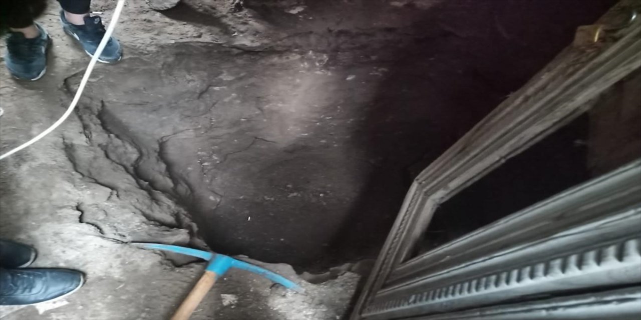 Kayseri'de izinsiz kazı yapan 5 kişi yakalandı.