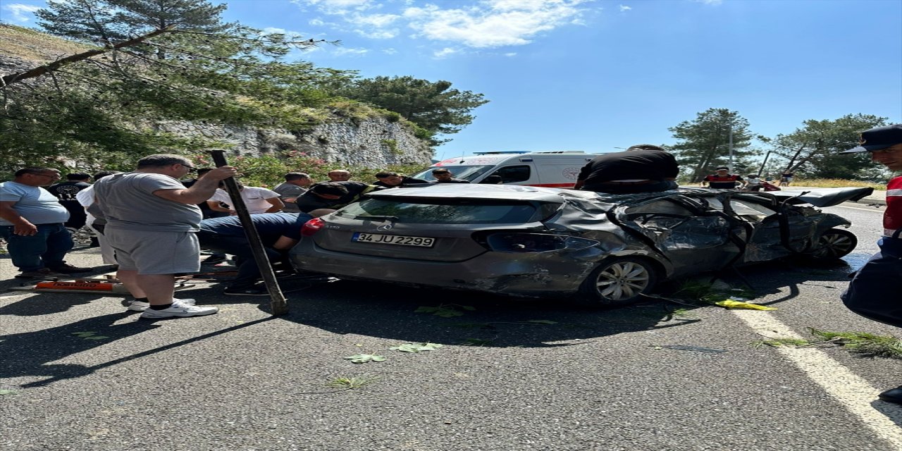 Muğla'da uçuruma devrilen otomobilin sürücüsü yaralandı