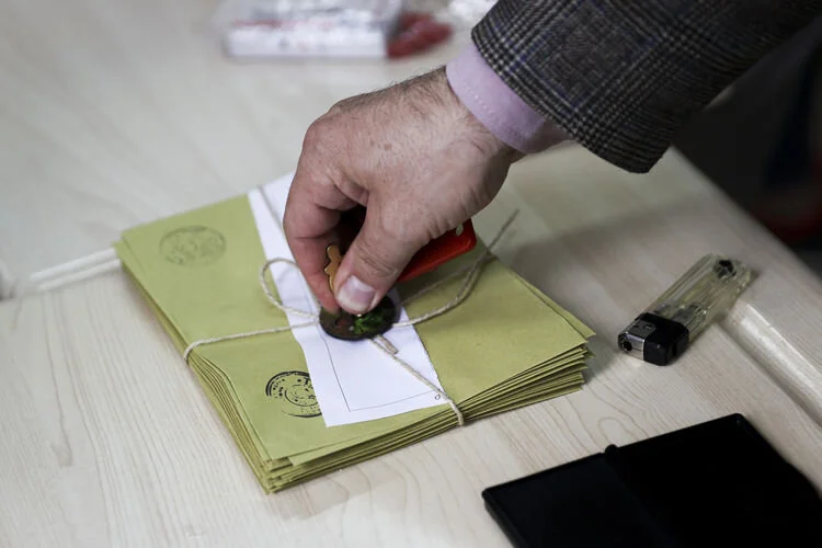 İkinci turu için yurt dışında oy kullananların sayısı 1 milyonu geçti