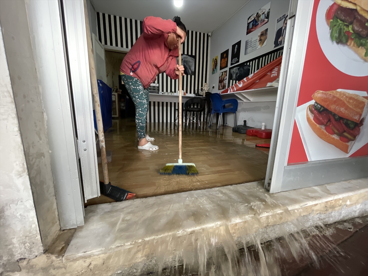 Adana'da sağanak ve dolu etkili oldu