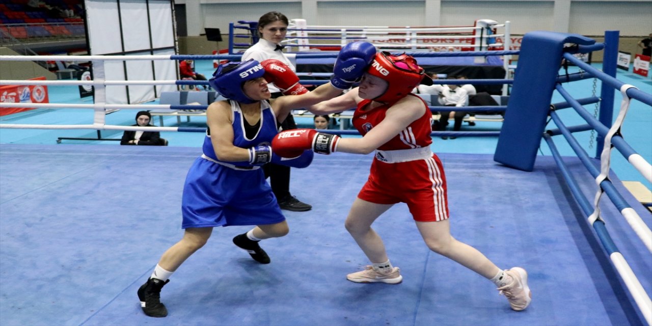 Gençler A Türkiye Boks Şampiyonası devam ediyor.