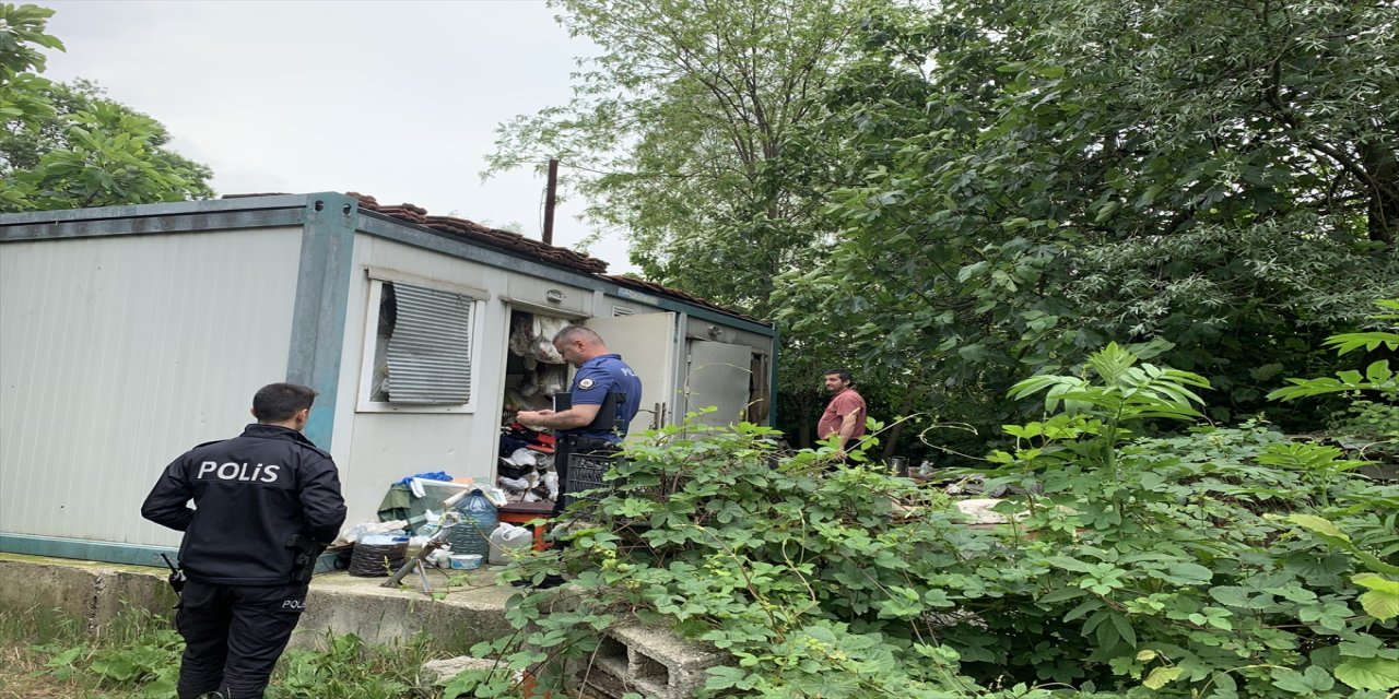 Sakarya'da haber alınamayan kişi kaldığı yerde ölü halde bulundu.