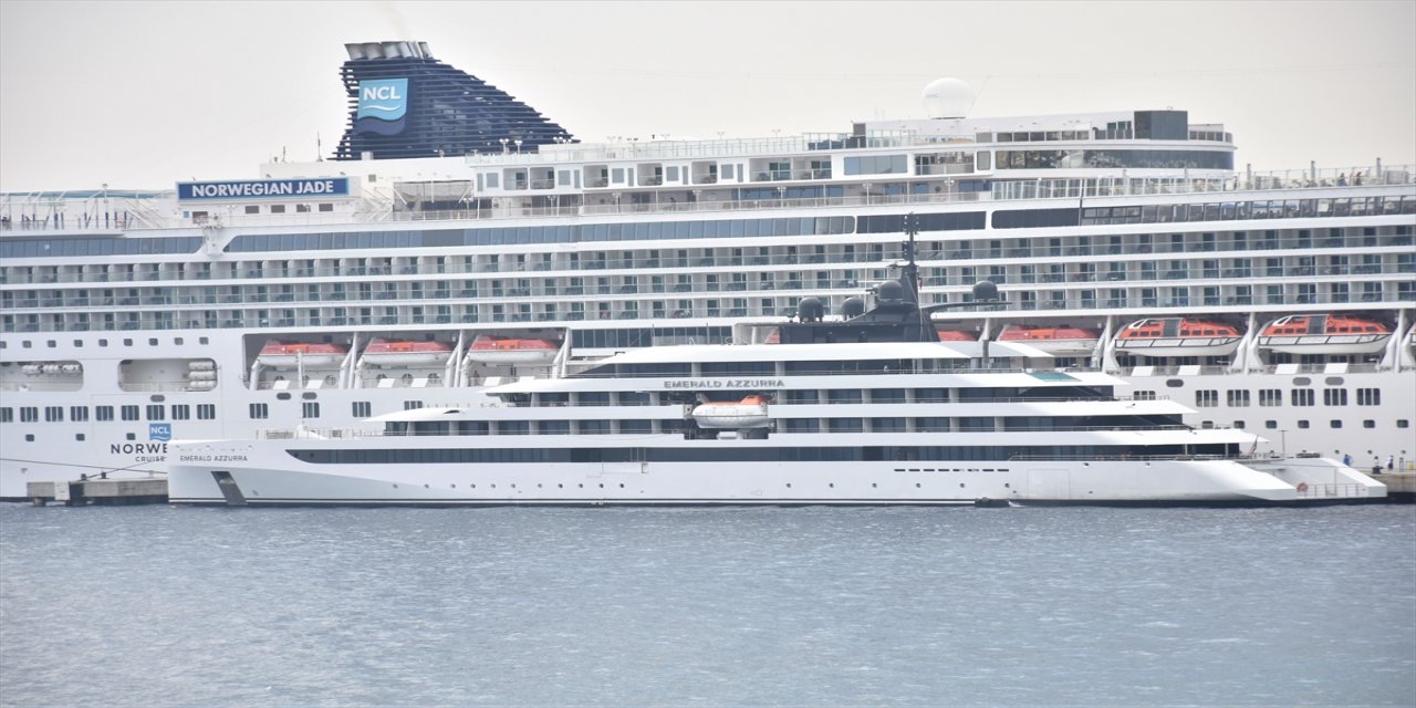 Bodrum'a iki kruvaziyerle toplam 2 bin 528 yolcu geldi.