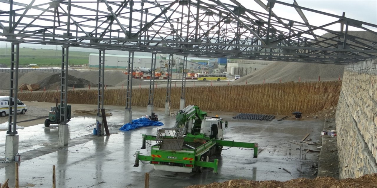 Çorum’da çatıdan düşen 19 yaşındaki işçi hayatını kaybetti.