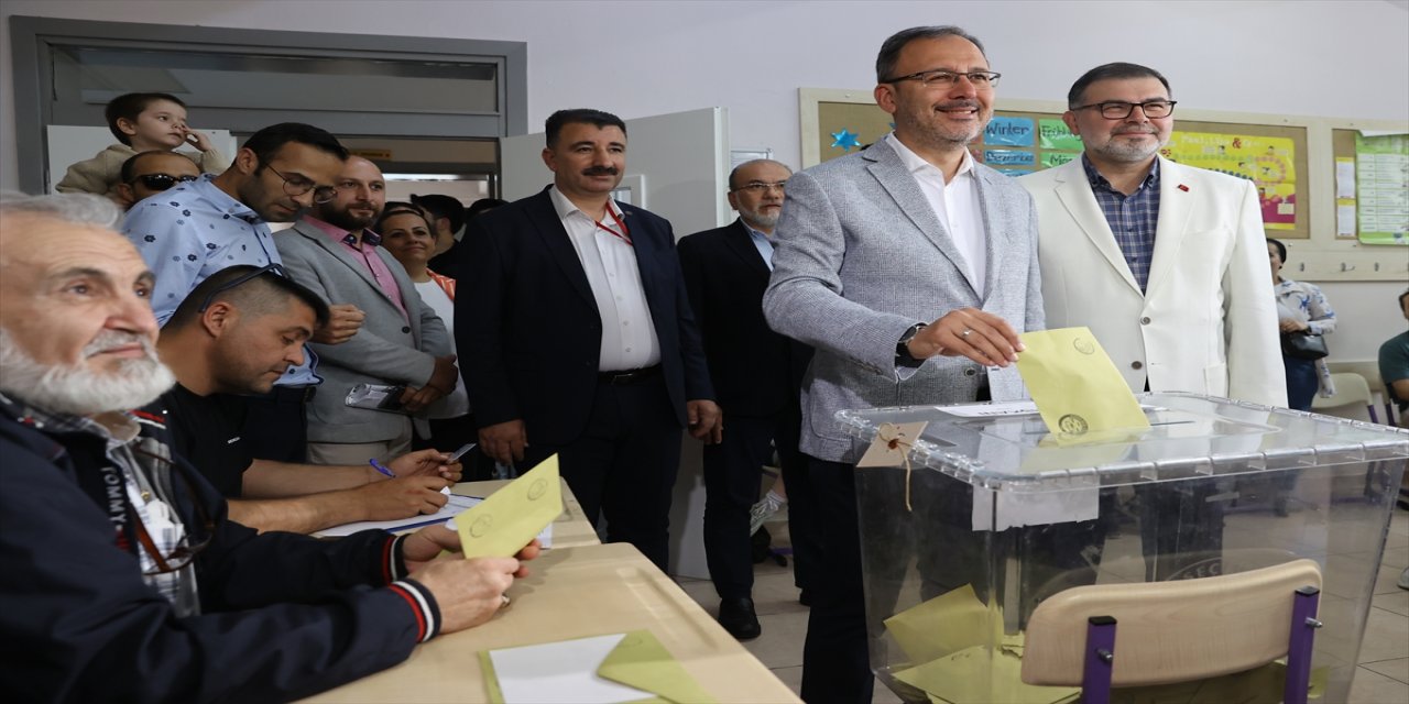 Bakan Kasapoğlu, oyunu İzmir'de kullandı