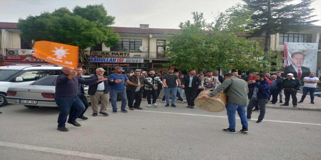 Cumhurbaşkanı Erdoğan'ın seçim başarısı kutlanıyor