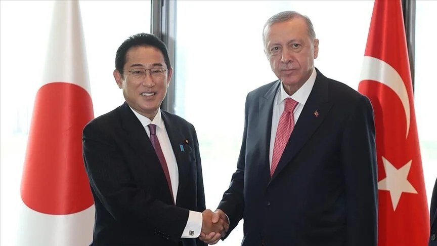 Japonya Başbakanı Kişida, Cumhurbaşkanı Erdoğan'ı kutladı