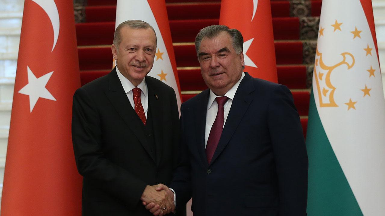 Tacikistan Cumhurbaşkanı Rahman, Cumhurbaşkanı Erdoğan'ı tebrik etti