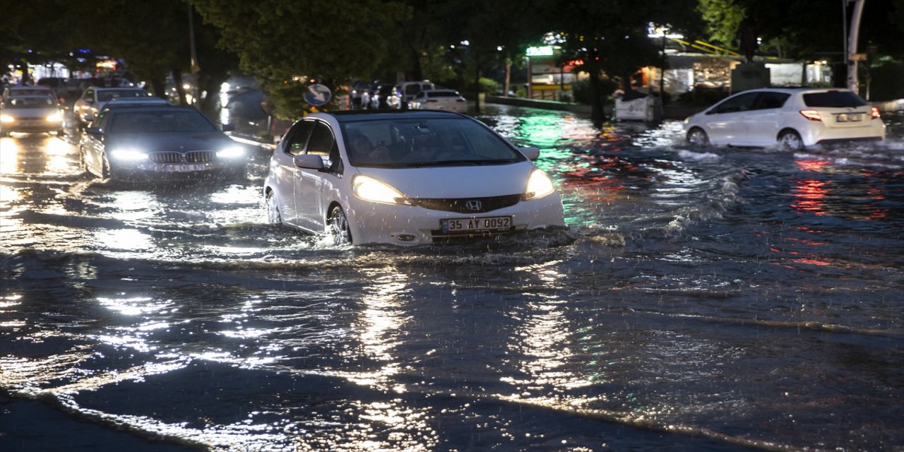 Başkentte sağanak hayatı olumsuz etkiledi