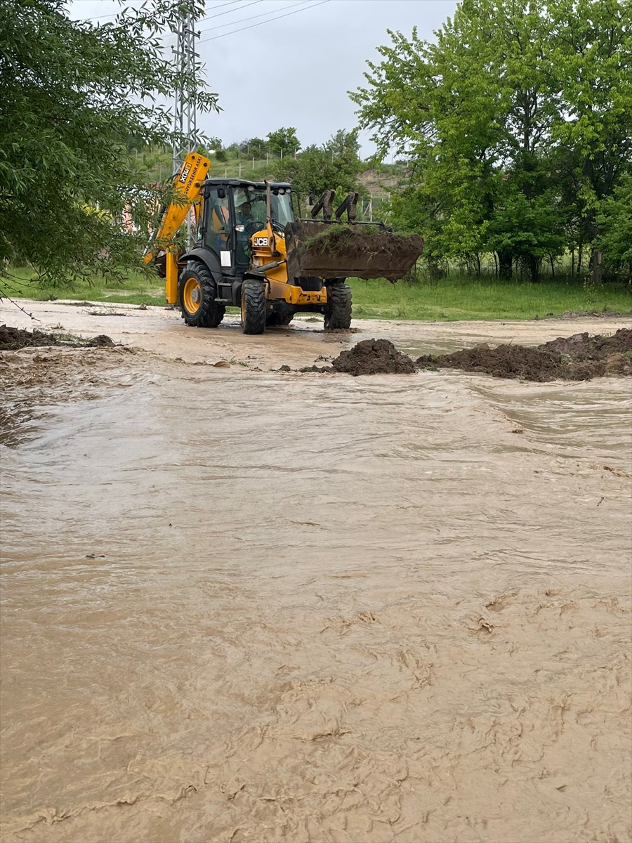 Kahramankazan'da şiddetli yağış etkili oldu