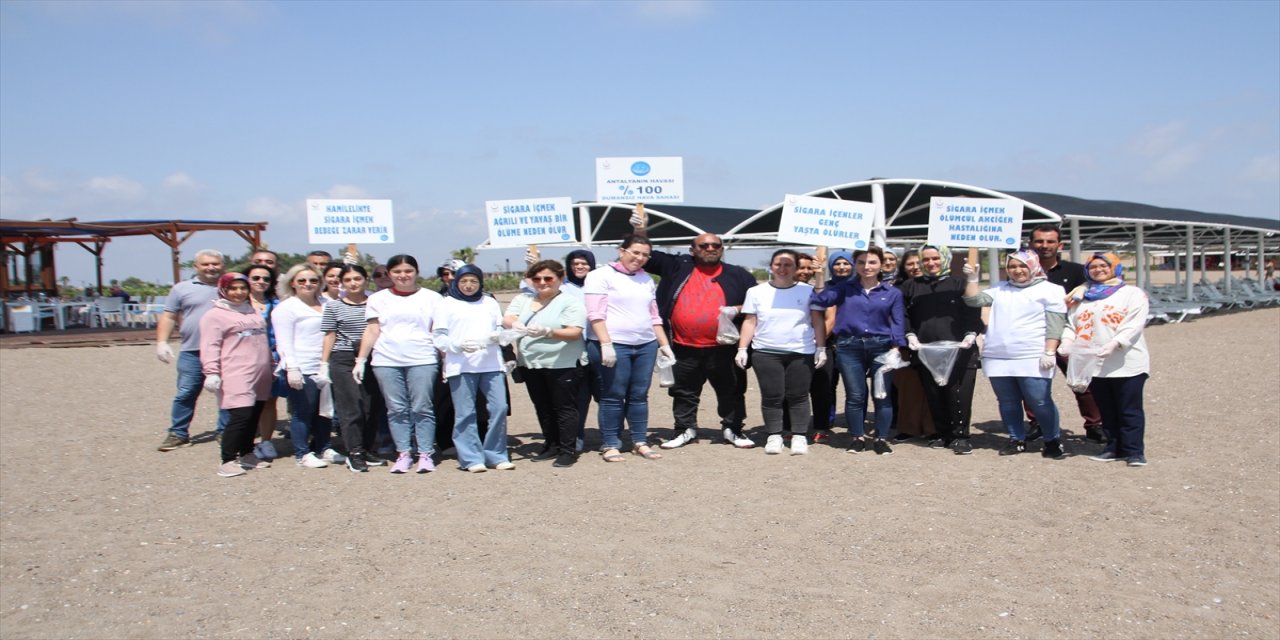 Antalyalılar "Dünya Tütünsüz Günü"nde sahilde izmarit topladı.