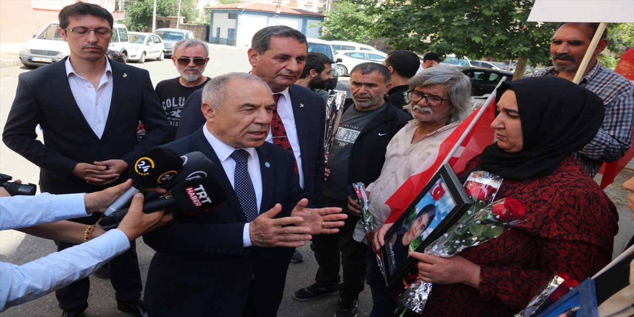 DSP Genel Başkan Yardımcısı, Diyarbakır annelerine ziyarette bulundu.