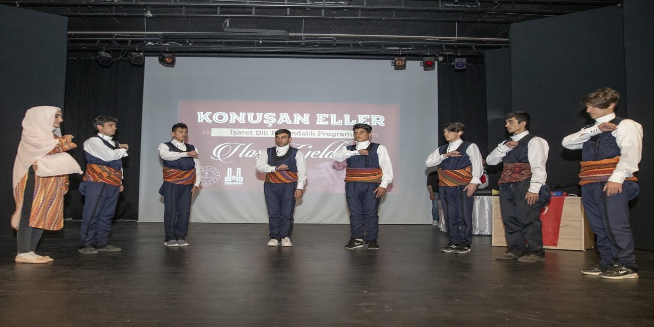 Erzurum'da engelli öğrenciler hünerlerini sundular.