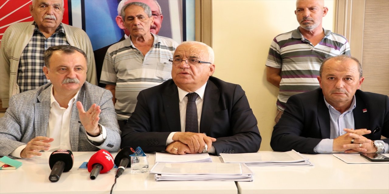 Manisa'da bir grup CHP delegesi, tüzük değişikliği talep etti.