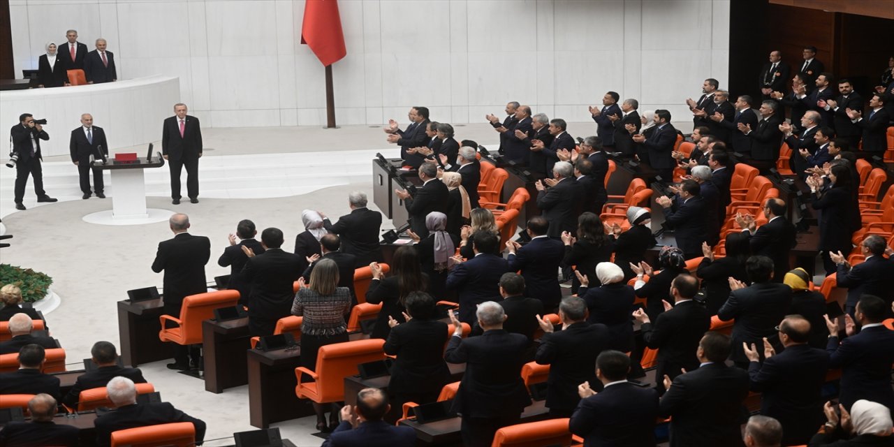 Cumhurbaşkanı Erdoğan Meclis'te tekrardan yemin etti.