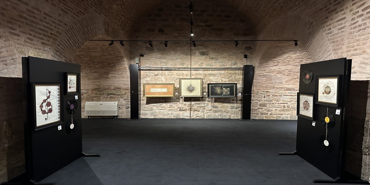 "Sanat Zamanı" sergisi sanatseverlerle buluştu.