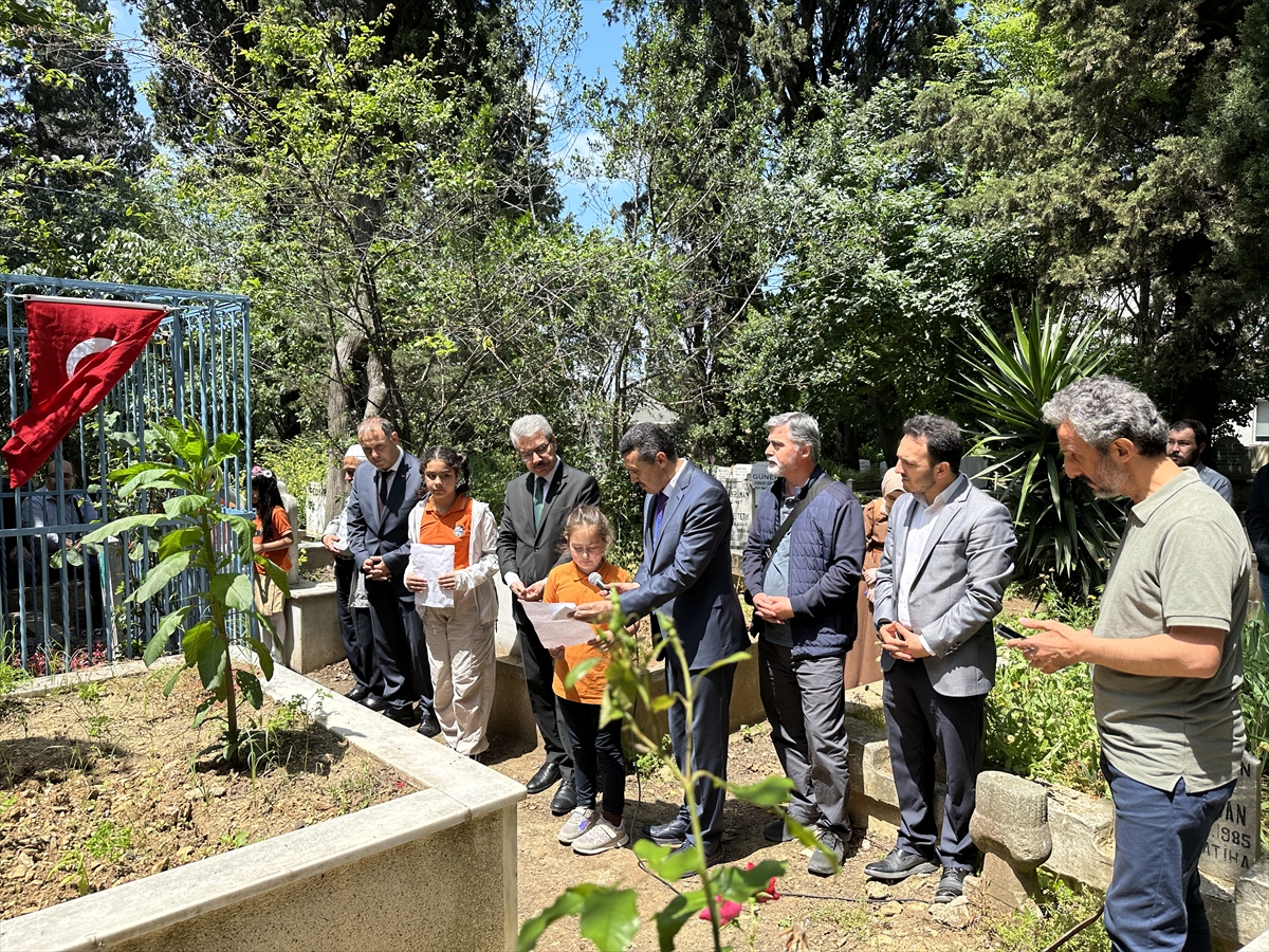 Şair ve yazar Cahit Zarifoğlu kabri başında anıldı