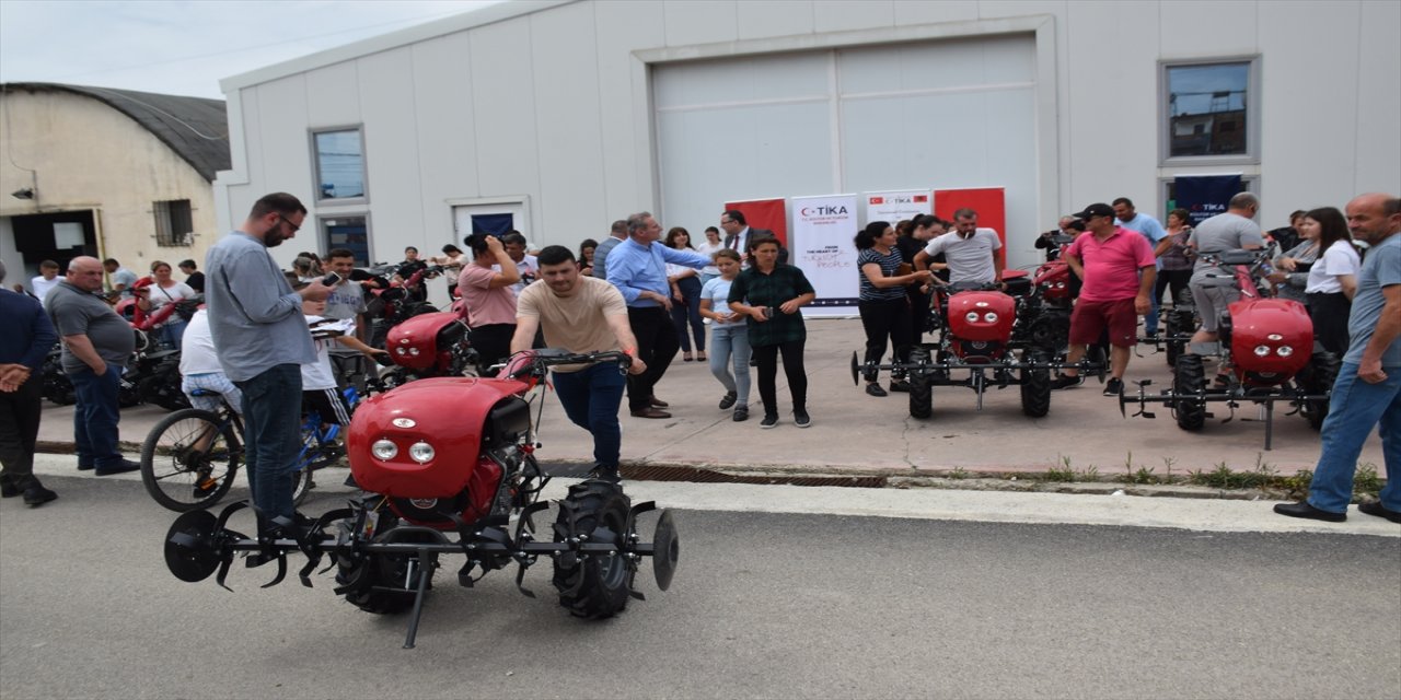 TİKA’dan Arnavutluk’taki ihtiyaç sahibi ailelere destek geldi.
