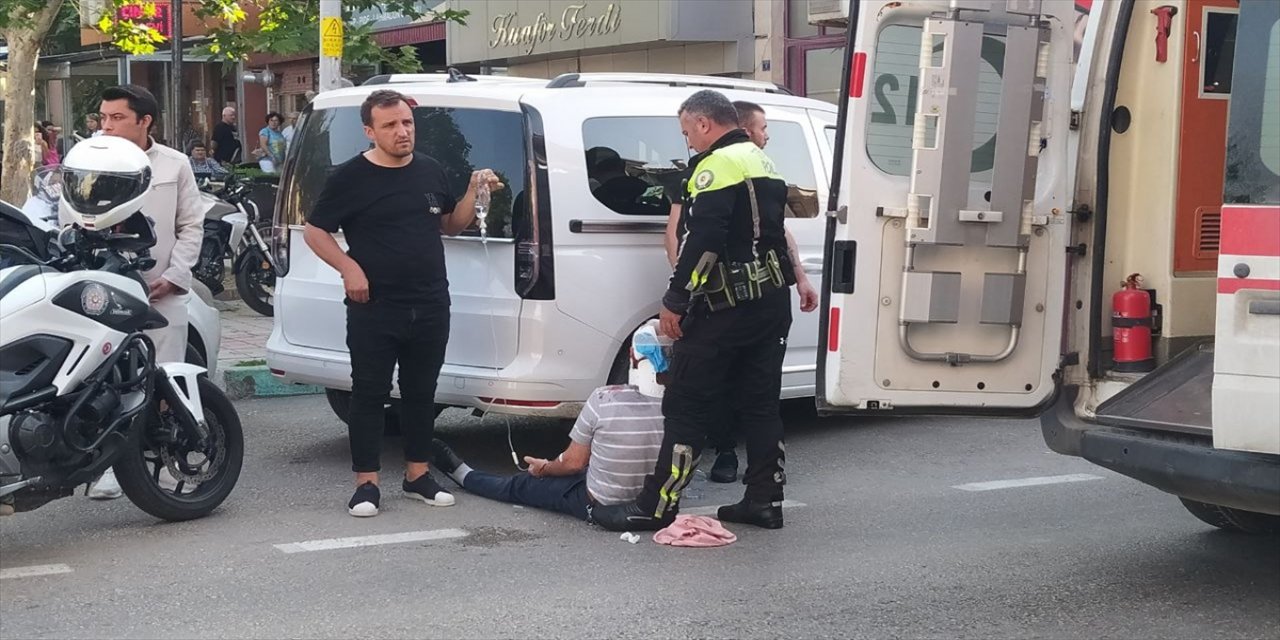 Bursa’da bir otomobil yayalara çarparak devam etti.
