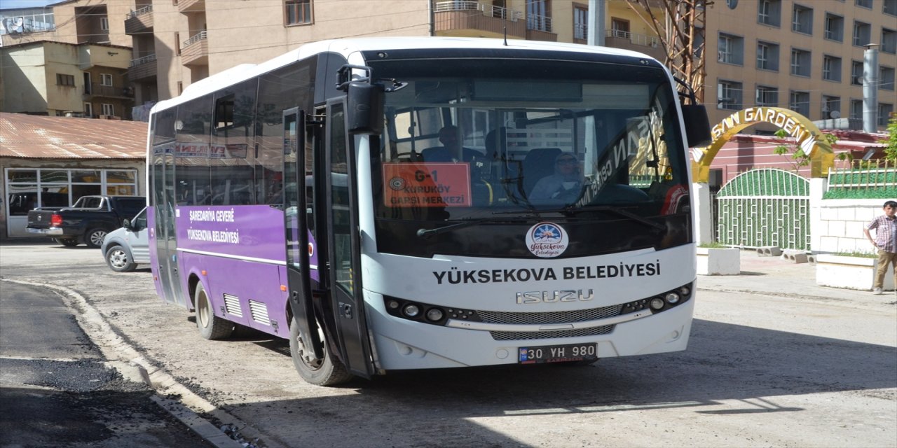 Yüksekova'nın ilk kadın otobüs şoförü seferlere başladı