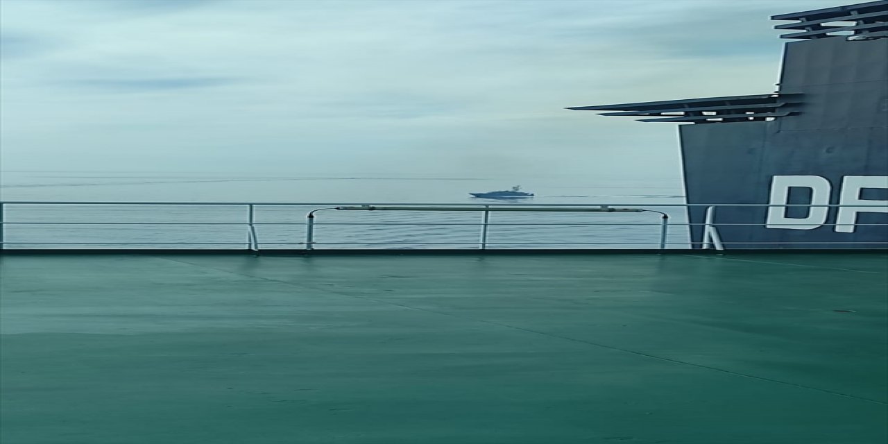 İtalyan özel kuvvetleri, göçmenlerin alıkoyduğu Türk gemisini kurtarma çalışması başlattı.