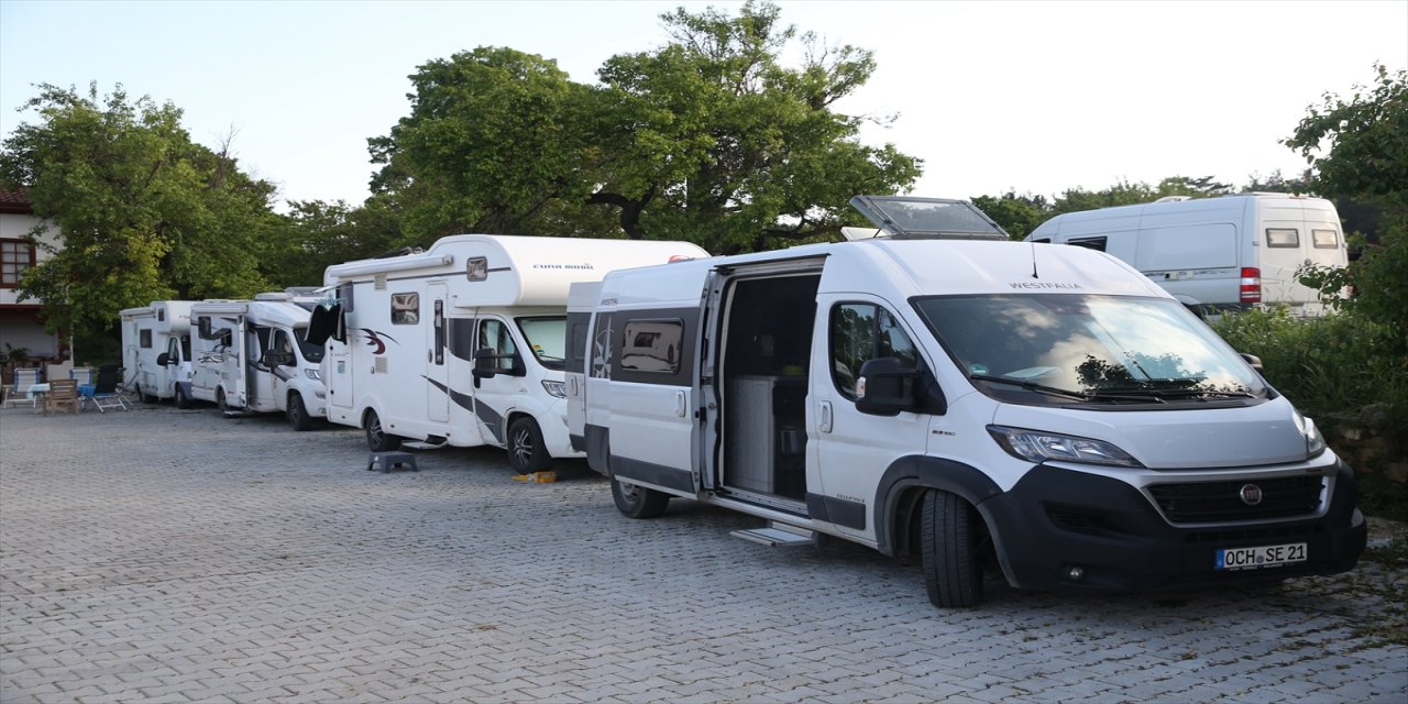 Avrupa'dan gelen 20 turist karavanla Türkiye turu yapıyor.