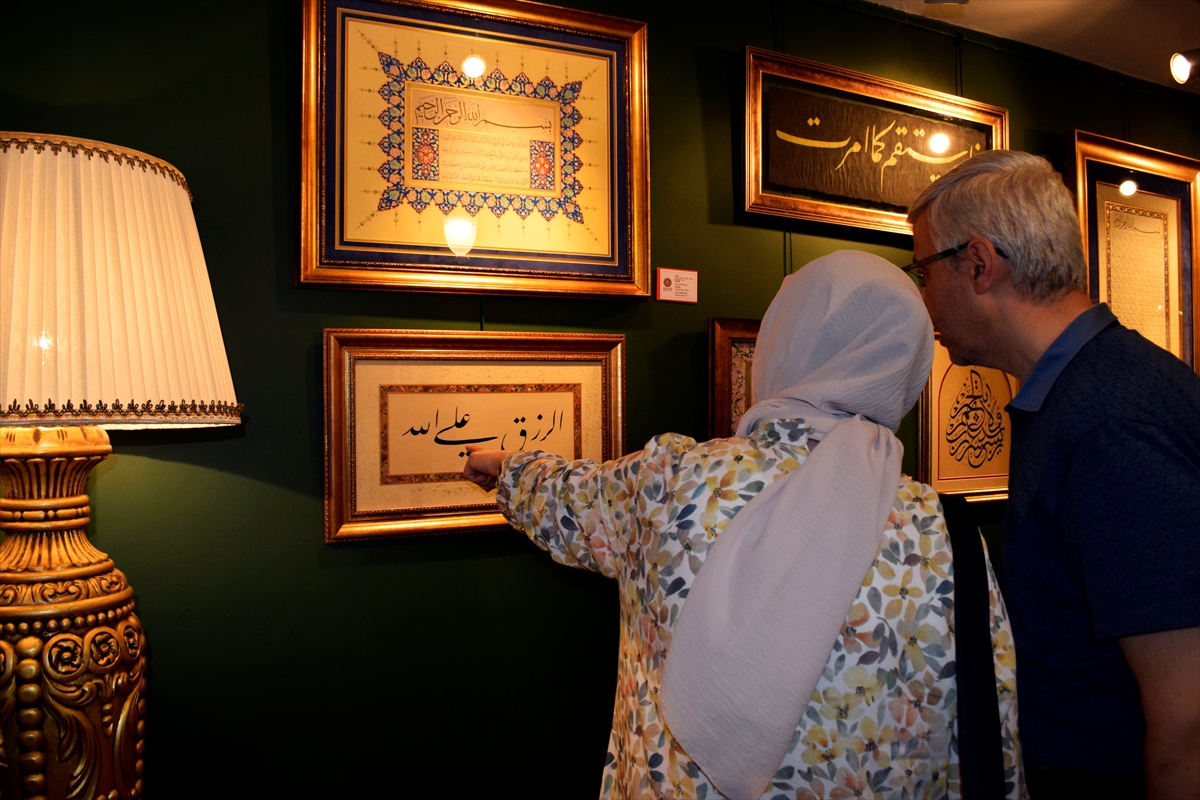 Hırka-i Şerif Vakfı'nın sene sonu sergisi sanatseverlerle buluştu