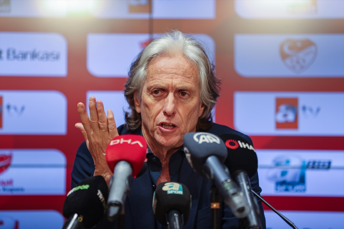 Fenerbahçe Teknik Direktörü Jesus görevini bıraktı