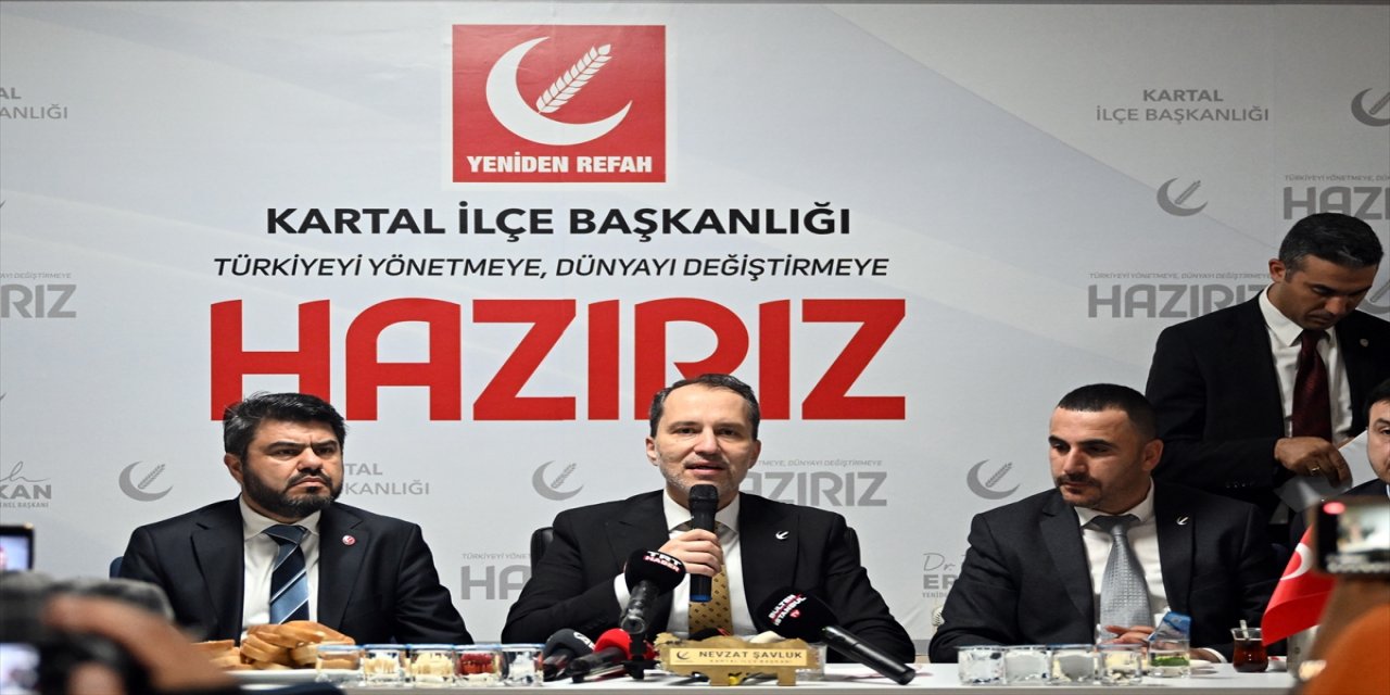 Yeniden Refah Partisi Genel Başkanı Erbakan, Kartal'da ilçe teşkilatıyla bir araya geldi: