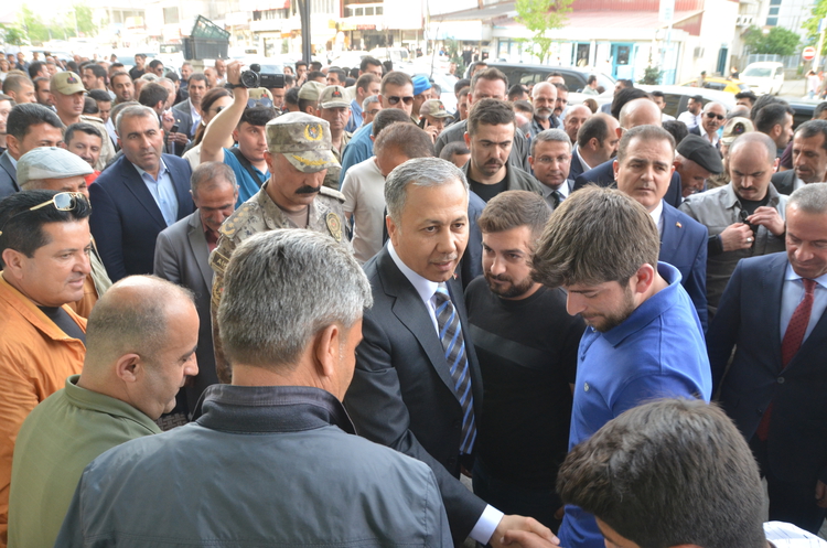 İçişleri Bakanı Yerlikaya, Hakkari'de ziyaretlerde bulundu