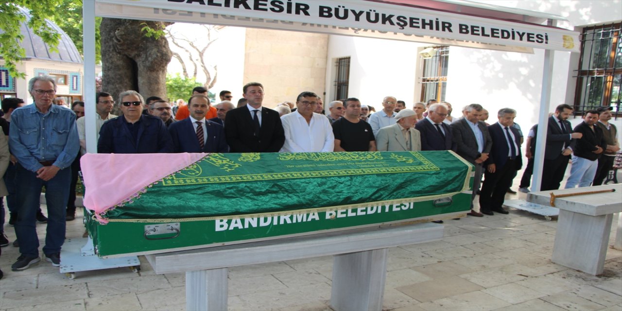 Yazar Pakize Başaran'ın cenaze namazı kılındı.