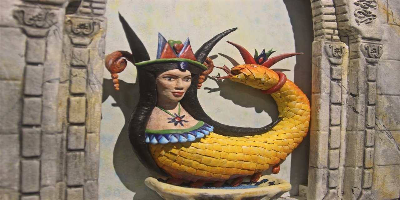 Mersin'de "Güçlü Kadınlar ve Şahmeran" temalı sergi ve defile yapıldı